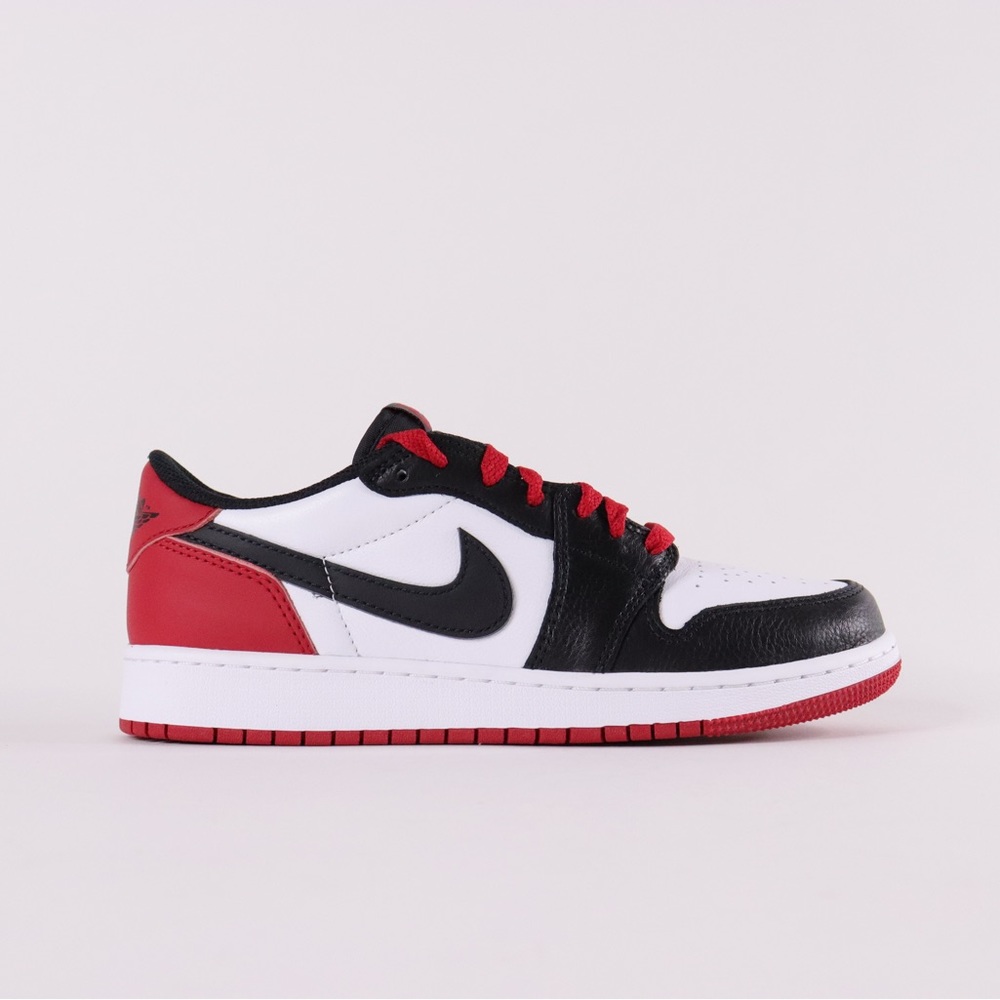 AIR JORDAN 1 LOW BLACK TOE GS( SEE SIZE CONVERSION TO WOMENS)